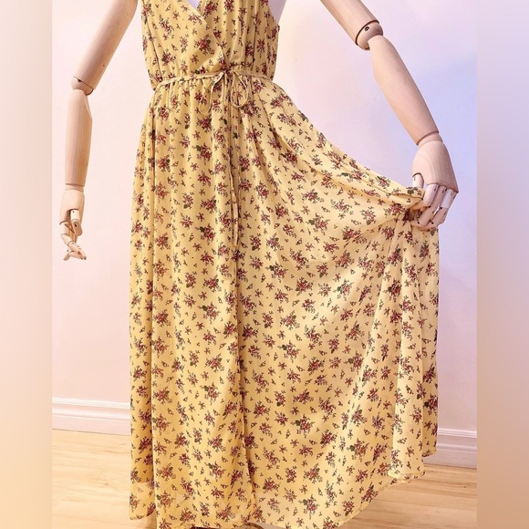 🌼 Yellow Prairie Floral Maxi Dress (Adjustable Straps) - Picture 3 of 7